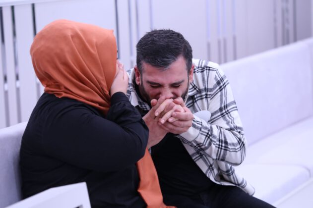 ESRA EROL’DAN CANLI YAYINDA BEBEK MÜJDESİ