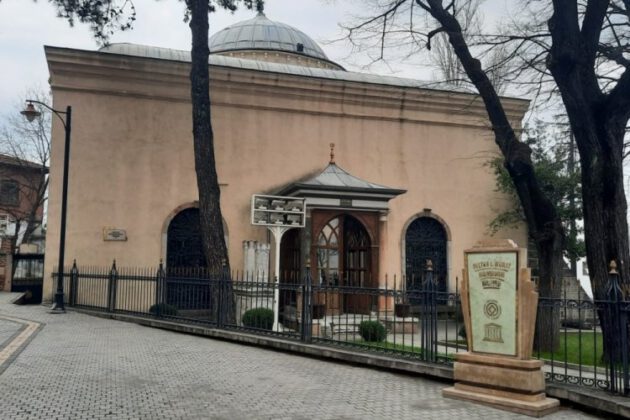 Murat Hüdavendigar’ın türbesinin bakım ve onarım işlemi neden yapılmıyor?