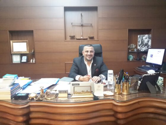 “İnsanlar sadece konuştukları şeylerden değil, sustukları şeylerden de sorumludurlar.”