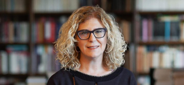 GİZEMLİ YAZAR ELENA FERRANTE,BENİM OLAĞANÜSTÜ AKILLI ARKADAŞIM ve DİĞER ROMANLARIYLA “BEN OKURUM”UN YENİ BÖLÜMÜNDE!