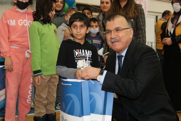 İYİLİK DERNEĞİ GÖNÜLLÜLERİNDEN ÖZEL ÖĞRENCİLERE DESTEK