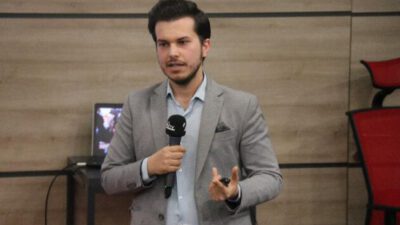 Ahmet Furkan Başdemir, Yılın En İyi Diksiyon Eğitmeni ödülünün sahibi oldu