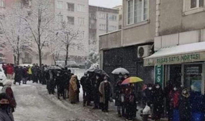 Bursa’daki ekmek kuyruğuna CHP’li vekilden tepki!