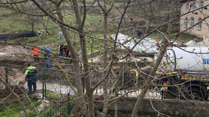 Yukarı Marmaracık Çamur Deryasına Gömüldü! “Biz Hakkımızı Korumak İçin Hangi Kapıya Gidelim!”