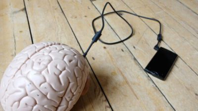 Telefonlar akıllandıkça beynimiz aptallaşıyor mu?