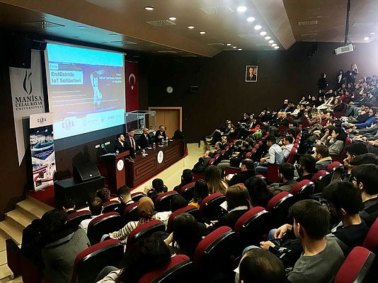 GENÇLER İÇİN İYİLİK DERNEĞİ BAŞKANI AYŞEN LAÇİNEL ÖNDERLİĞİNDE İŞİN GELECEĞİ ÇALIŞTAYI YAPILDI