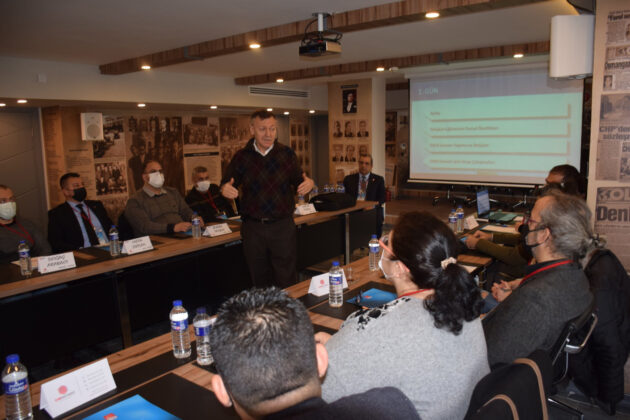 CHP PARTİ EĞİTMENLERİ BURSA’DA BULUŞTU