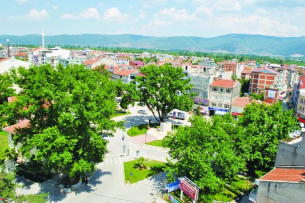 GENÇLERİMİZİ TARİHİN İZLERİNİN SICAKLIĞINDA GELECEĞE HAZIRLIYORUZ