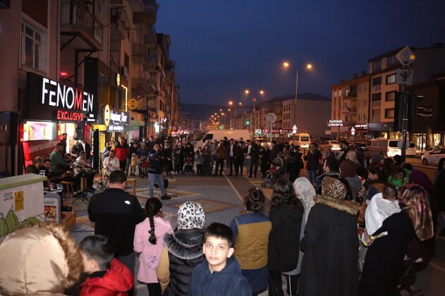 GÜRSU SOKAKLARI MÜZİĞİN TINILARIYLA DOLUYOR