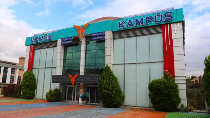 VENÜS KAMPÜS, ÖNEMLİ İSİMLERİ AĞIRLADI