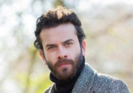 OYUNCU BURAK POYRAZ  DİKKATLERİ ÜZERİNE TOPLADI