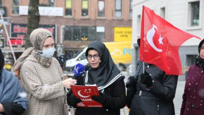 Kendilerini “tek dişi kalmış garbın afakının sanal büyüsüne” kaptırdılar!