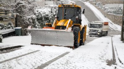 Nilüfer Belediyesi ekipleri karla mücadelede