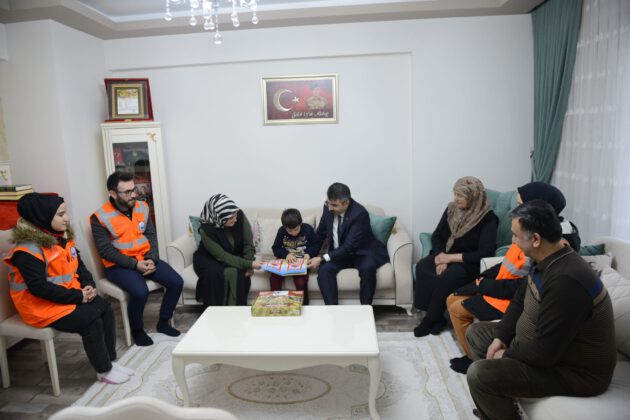 YILMAZ: “TÜRKİYE BÜYÜK BİR EVDİR VE BU EVİN GERÇEK SAHİPLERİ ŞEHİTLER VE FEDAKÂR ŞEHİT AİLELERİDİR.