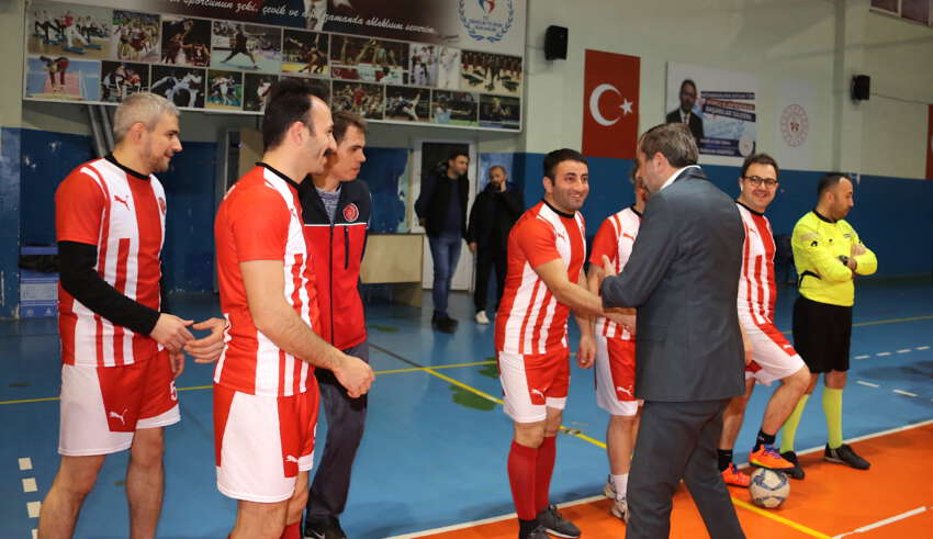 GÜRSU FUTSAL TURNUVASI, DOSTLUĞUN SAMİMİYETİ VE REKABETİN HEYECANIYLA TAÇLANDI