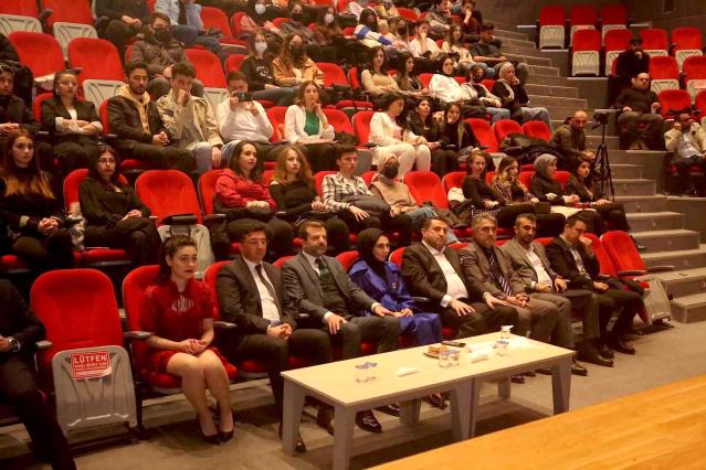 GÜRSU BELEDİYESİ, SANAYİ VE ÜNİVERSİTE İŞ BİRLİĞİYLE GENÇLERİN YOLUNU AYDINLATIYOR