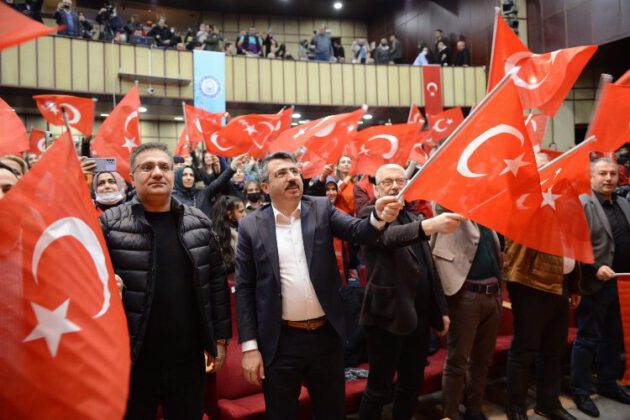 “ALLAH BU MİLLETE BİR DAHA İSTİKLAL MARŞI YAZDIRMASIN VE BU MİLLETİ EZANSIZ VE OZANSIZ BIRAKMASIN.”