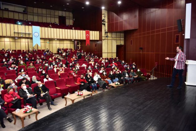 DİJİTAL PAZARLAMA AKADEMİSİ MEZUNLARINI VERDİ