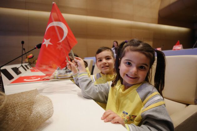MECLİSTE BAYRAM COŞKUSU