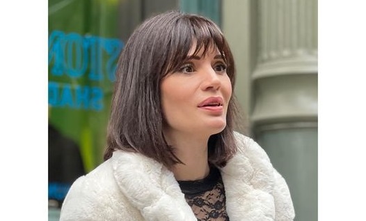 AYÇA VARLIER NEWYORK SOKAKLARINDA