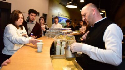 UYUMAYAN KÜTÜPHANEDE DERS ÇALIŞMAK ÖĞRENCİLERDEN İFTAR VE SAHUR BELEDİYEDEN