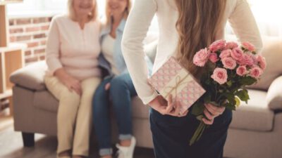 Anneler için bu yıl hediye tercihi: Kıyafet, kozmetik ve çiçek