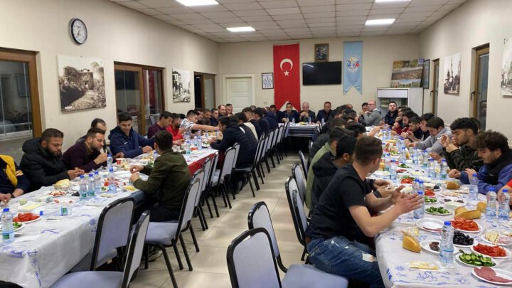 GENÇLERLE OMUZ OMUZA SAHUR PROGRAMI