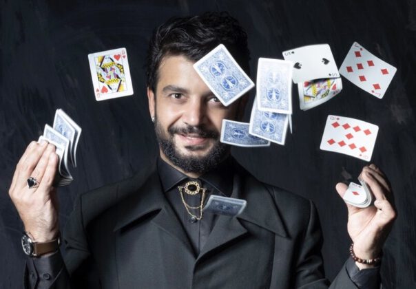 İLLÜZYONİST ENVER ERTAŞ İLE COMEDY MAGIC SHOW CAROUSEL SAHNE’DE