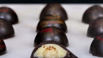 Ali Muhiddin Hacı Bekir’in Geleneksel Badem Ezmesi Defne Tokay’ın Modern Artizan Çikolatasıyla Buluştu