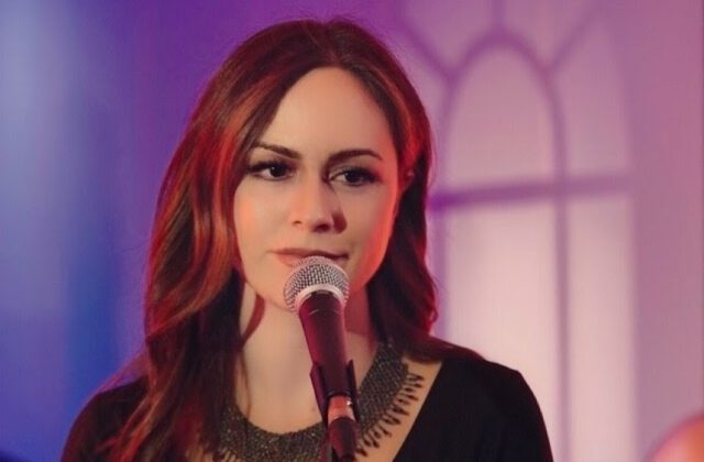 Gökçe Kırgız “Sandıktakiler Akustik” adını verdiği Youtube serisi ile yeniden sevenleriyle buluşuyor!