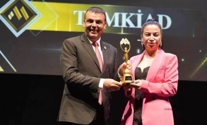 NİHAT TANRIKULU AYAKTA  ALKIŞLANDI