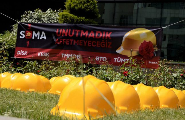 SOMA’YI UNUTMADIK, UNUTTURMAYACAĞIZ…  SOMA FACİASI MADEN FELAKETİ OLDUĞU KADAR AYNI ZAMANDA BİR HUKUK FELAKETİDİR