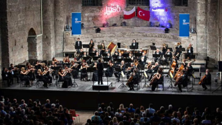 19 Mayıs Coşkusu İstanbul AKM’de