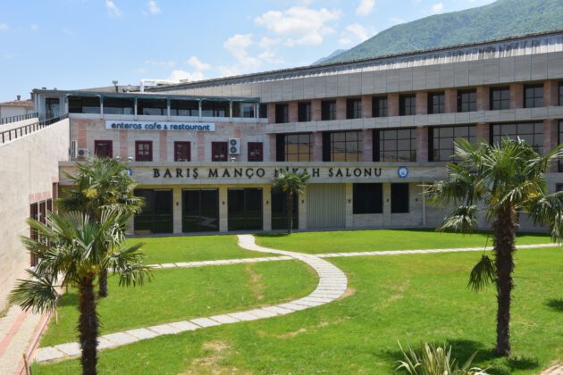 BARIŞ MANÇO YENİ ÇİFTLERİN MUTLULUĞUNA MUTLULUK KATACAK