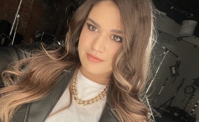 İLK ŞARKIM ANNE, BABAMIN GURURU OLSUN