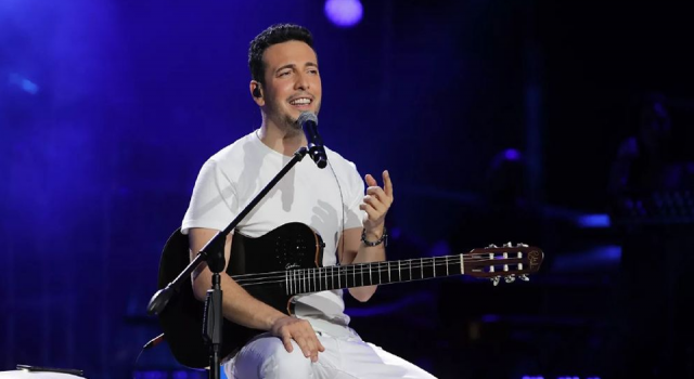Oğuzhan Koç “Müjdeyi verdi…”     Sahneden sürpriz açıklama…