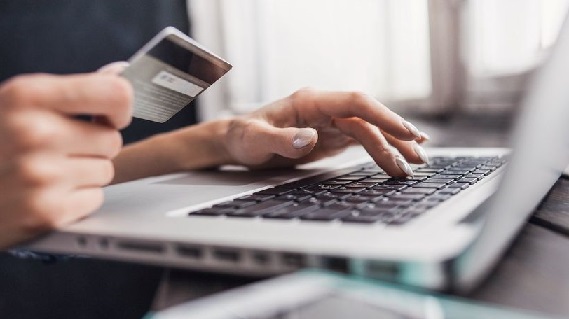 Türkiye’de e-ticaret işlemleri bir yılda yarı yarıya arttı!