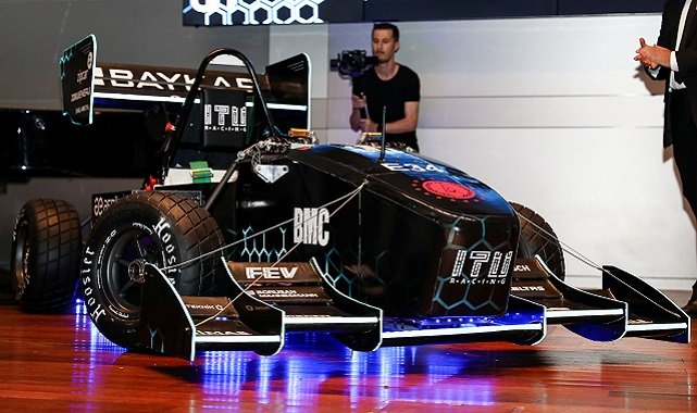 İTÜ Racing’in yeni elektrikli aracı  gücünü TotalEnergies’ten alıyor