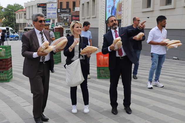 ÜCRETSİZ 2 BİN EKMEK DAKİKALAR İÇİNDE TÜKENDİ