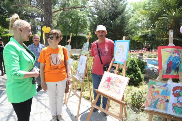 OLGUN GENÇLERİN EL EMEĞİ ESERLERİ SERGİLENDİ
