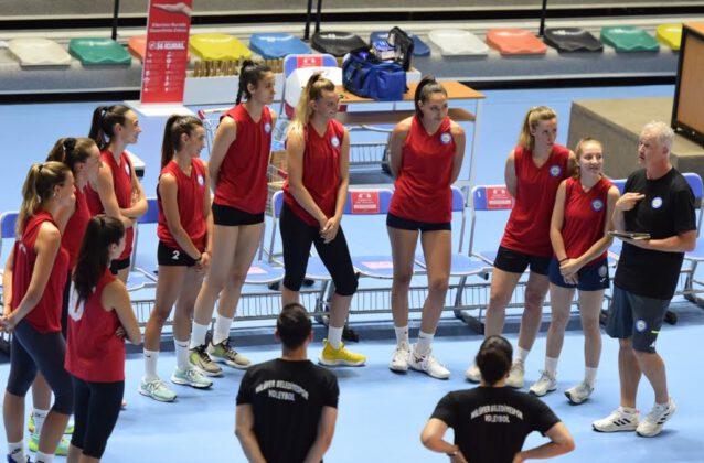 NİLÜFER BELEDİYESPOR YENİ ANTRENÖR İLE SEZONU AÇTI