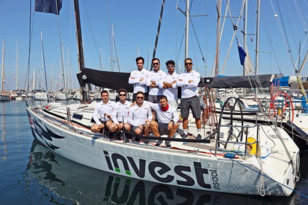 INVEST INSAAT YELKEN TAKIMI ILK YARISINDA KUPA KALDIRDI…
