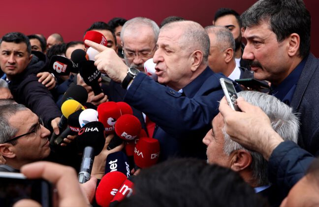 Kongremizden bir gün önce salon iptal ederseniz bunun siyasi bir taciz olduğunu biz anlarız