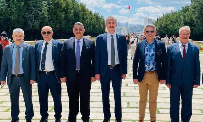 SUSKUNLUĞUM ASALETİMDENDİR.   HER LAFA VERECEK CEVABIM VAR.  LAKİN BİR LAFA BAKARIM LAF MI DİYE,   BİR DE SÖYLEYENE BAKARIM ADAM MI DİYE!”