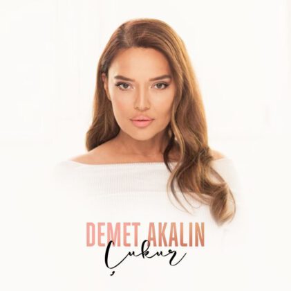 Demet geleneği bozmadı!     Demet Akalın ‘ın ‘Çukur’u çıktı!