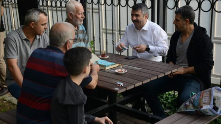 BAŞKAN OKTAY YILMAZ BAYRAMI TATBİKAT CAMİİ’NDE KARŞILADI