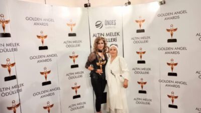 Yazar Şennur  Düzkaya ünlülerin katıldığı ödül töreninde ödülünü aldı!