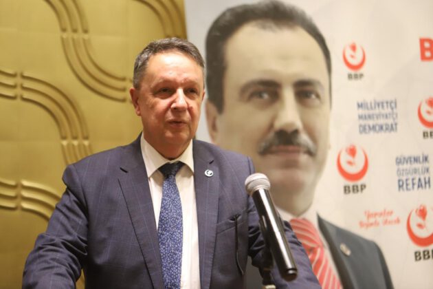 Büyük Türk Milleti, Vatanına , Bayrağına ,devletine, kahramanca, fedakarlıkla ve kararlılıkla sahip çıkmıştır!