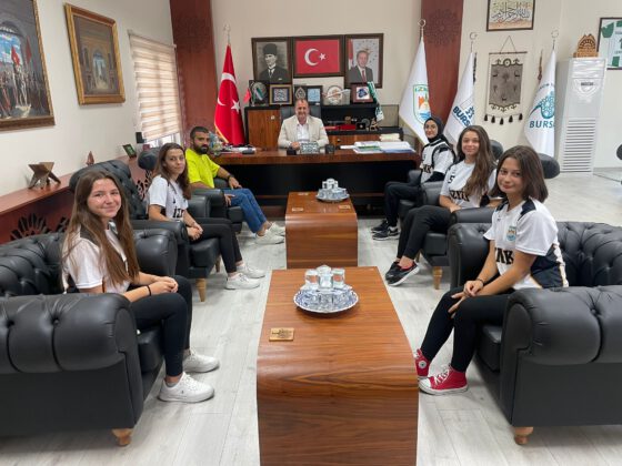 İZNİKLİ GENÇLER MİLLİ TAKIM İLE BARCELONA YOLCUSU