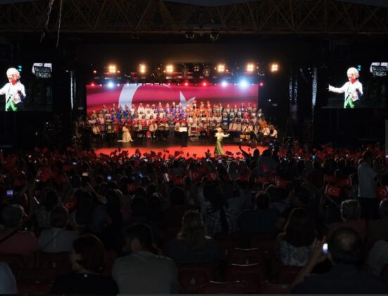 AÇIK HAVA’DA SAHNE KADINLARIN
